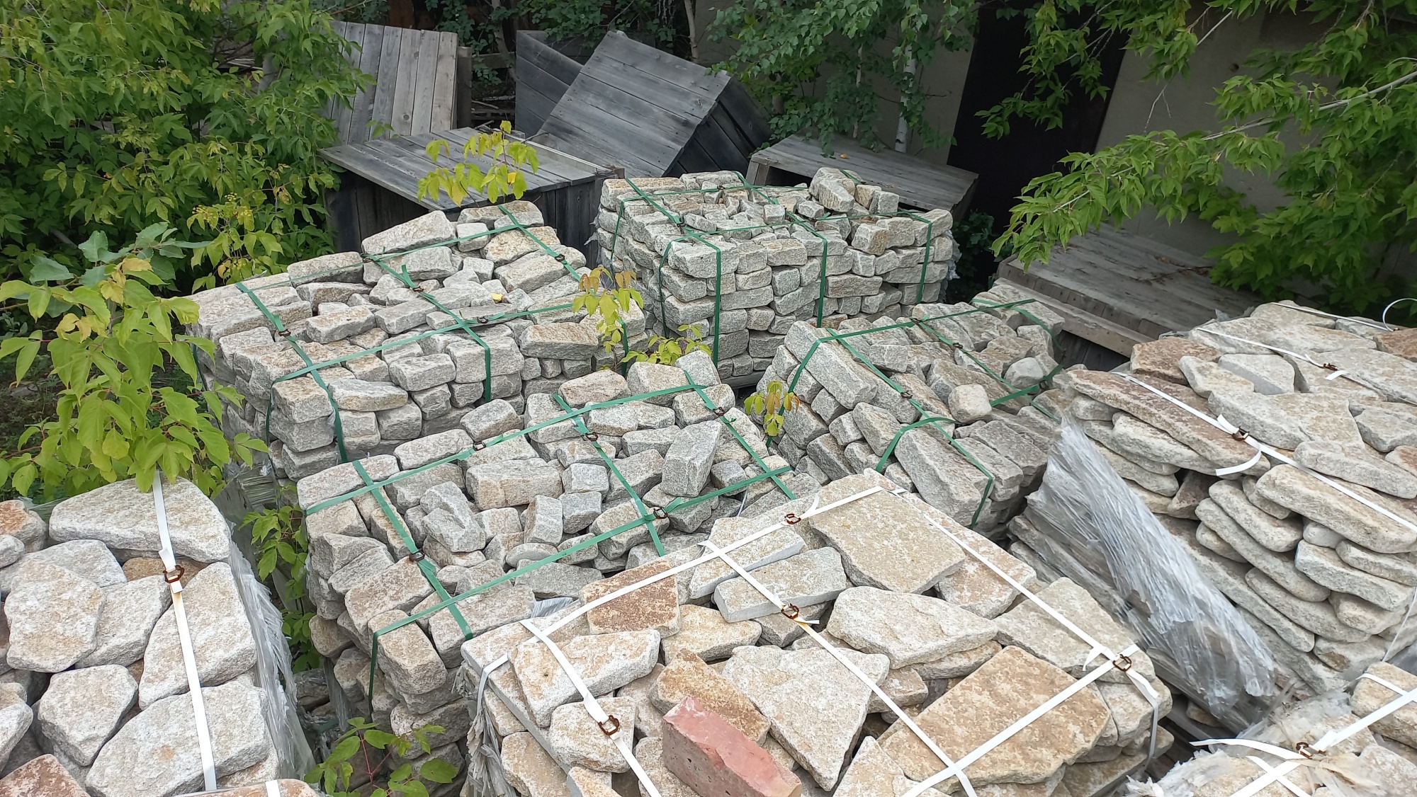 Плитняк галтованный гранитный для ландшафтного дизайна купить в Электроуглях