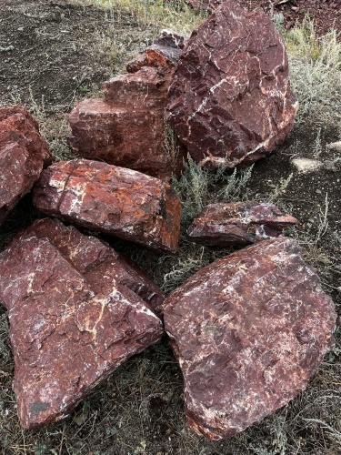 Ландшафтные глыбы красно-фиолетовые 200-1000 килограмм купить в Электроуглях