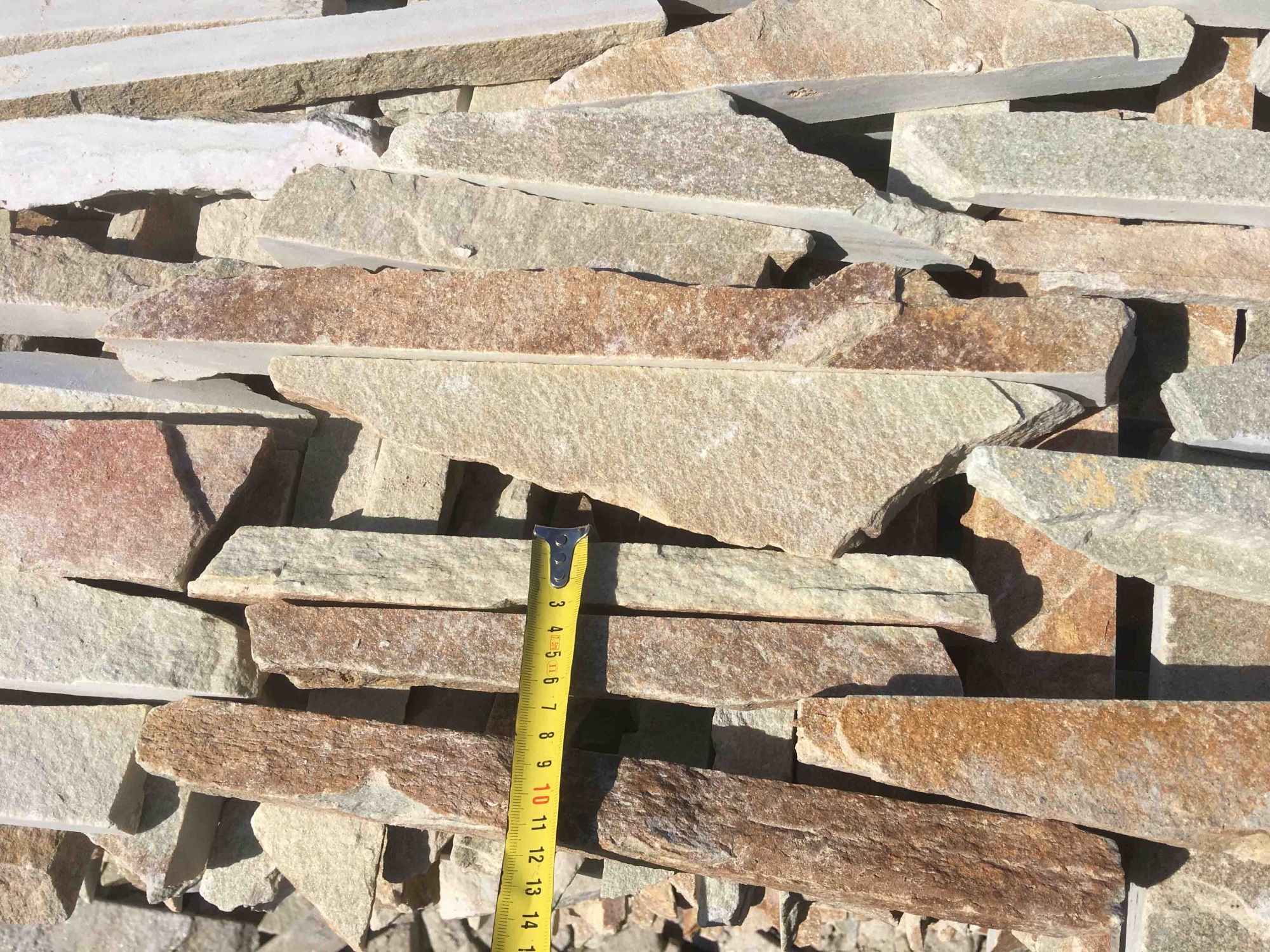 Горбушка златолит золотистый для облицовки купить в Электроуглях