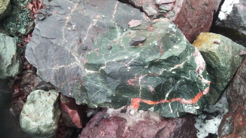 Гигантские зелёные валуны для ландшафтного дизайна весом более 5 тонн купить в Электроуглях