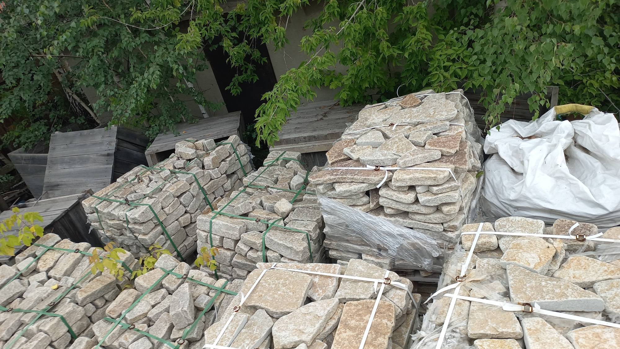 Плитняк гранитный галтованный купить в Электроуглях