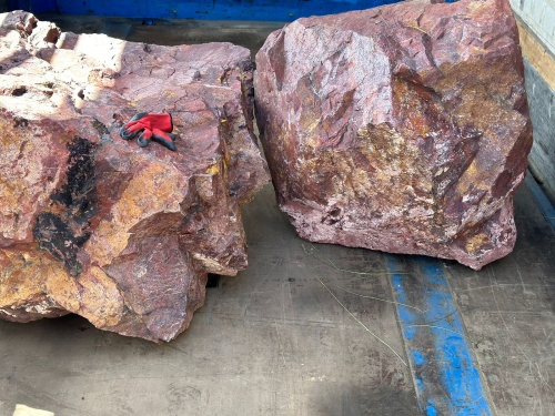 Ландшафтные глыбы красно-фиолетовые 200-1000 килограмм купить в Электроуглях