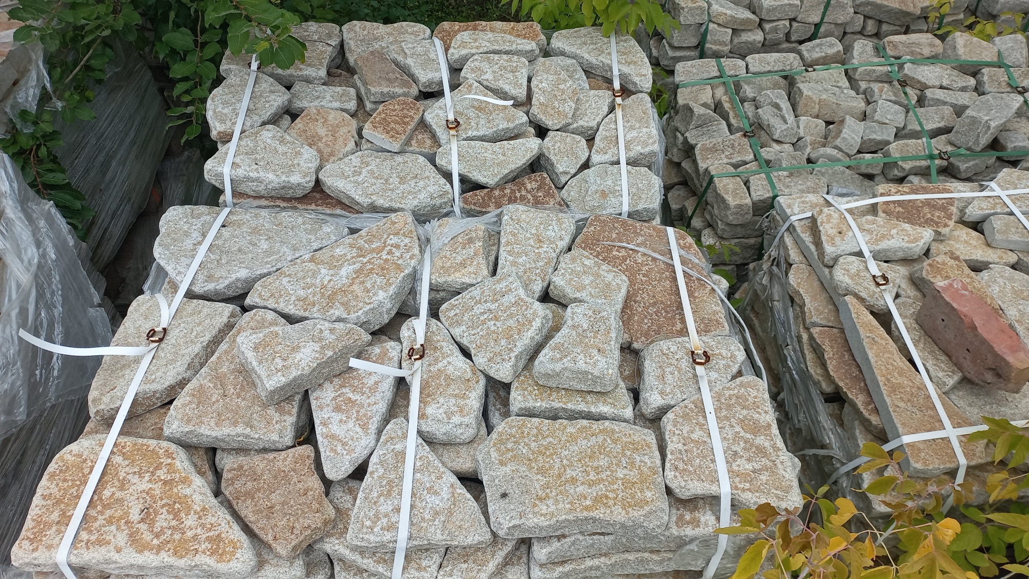 Гранитный плитняк галтованный для мощения купить в Электроуглях