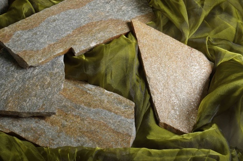 Плитняк златолит Уральский для цоколя, отмостки купить в Электроуглях